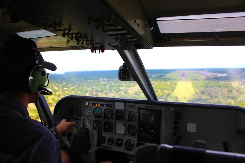 Mirror Blindness: Understanding the Spatial and Aerodynamic Divide Between Port and Starboard Gate Approaches